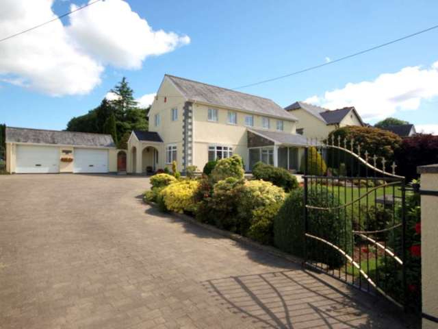  Image of 4 bedroom Detached house for sale in Saltash Road Callington PL17 at Saltash Road  Callington, PL17 7EG