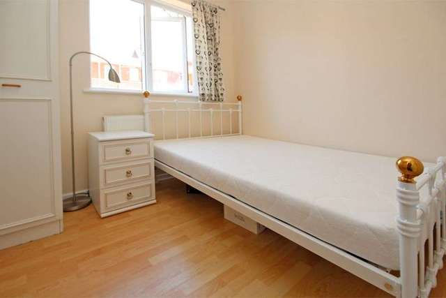  Image of 3 bedroom Flat for sale in Seaward Avenue Southbourne Bournemouth BH6 at Seaward Avenue Southbourne Bournemouth, BH6 3SH