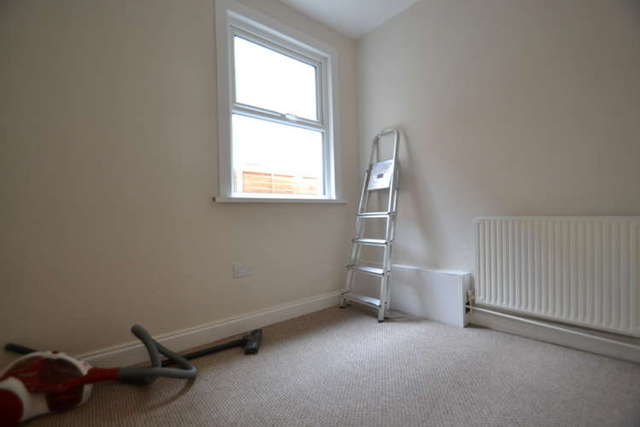  Image of 3 bedroom Flat to rent in Selsdon Road London E13 at Upton Park  Newham, E13 9BZ