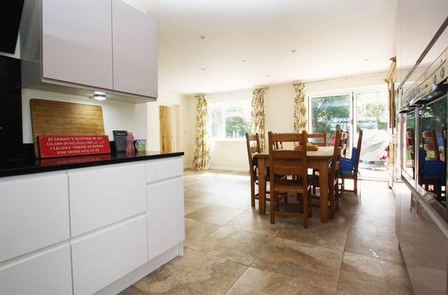 Image of 4 bedroom Detached house to rent in Lower Farm Close Shabbington Aylesbury HP18 at Lower Farm Close Shabbington Aylesbury, HP18 9HG