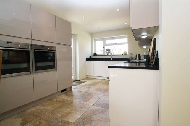  Image of 4 bedroom Detached house to rent in Lower Farm Close Shabbington Aylesbury HP18 at Lower Farm Close Shabbington Aylesbury, HP18 9HG