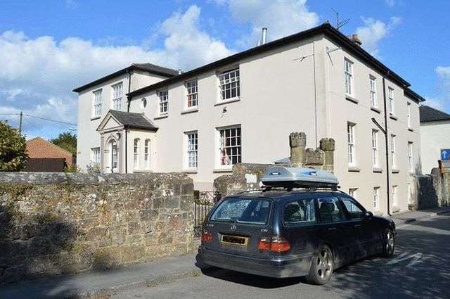 Image of 2 bedroom Flat for sale in Salisbury Road Shaftesbury SP7 at Salisbury Road  Shaftesbury, SP7 8ER
