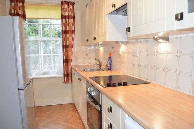  Image of 2 bedroom Flat for sale in Salisbury Road Shaftesbury SP7 at Salisbury Road  Shaftesbury, SP7 8ER