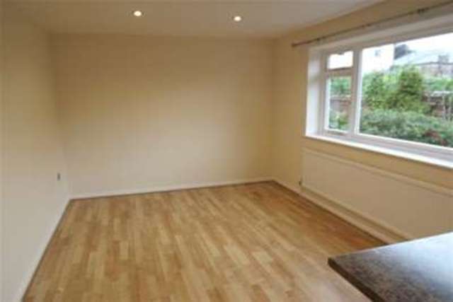  Image of 3 bedroom Bungalow to rent in Shirley Road Nottingham NG3 at Nottingham, NG3 5DA