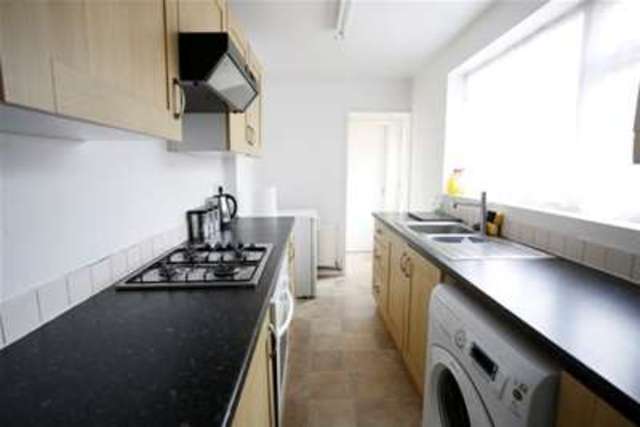  Image of 2 bedroom Terraced house to rent in Shrewsbury Road Nottingham NG2 at Nottingham, NG2 4HN