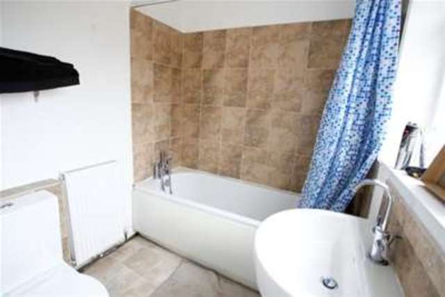  Image of 2 bedroom Terraced house to rent in Shrewsbury Road Nottingham NG2 at Nottingham, NG2 4HN