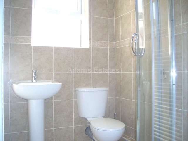  Image of 6 bedroom House Share to rent in Grange Avenue Earley Reading RG6 at Grange Avenue  Reading, RG6 1DL