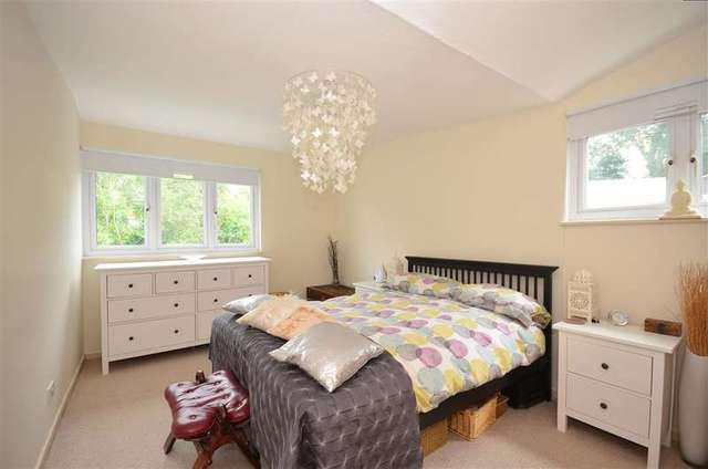 Image of 2 bedroom Town House for sale in Sloane Walk Croydon CR0 at Shirley Surrey Croydon, CR0 7NX