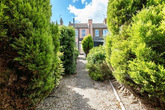  Image of 3 bedroom Terraced house for sale in South Avenue Southend-on-Sea SS2 at South Avenue  Southend-On-Sea, SS2 5JA