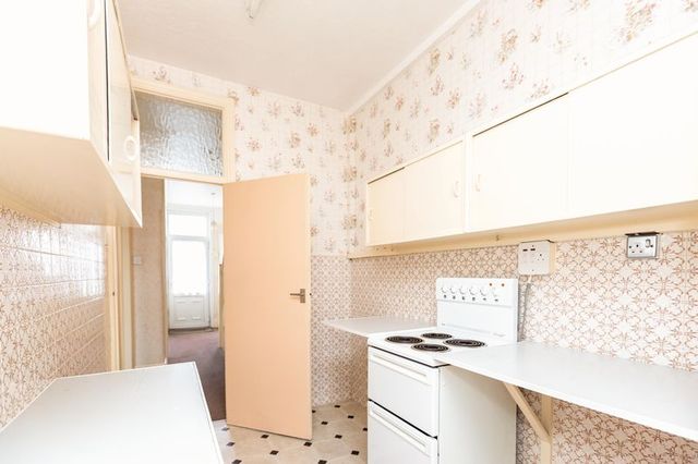  Image of 3 bedroom Terraced house for sale in South Avenue Southend-on-Sea SS2 at South Avenue  Southend-On-Sea, SS2 5JA