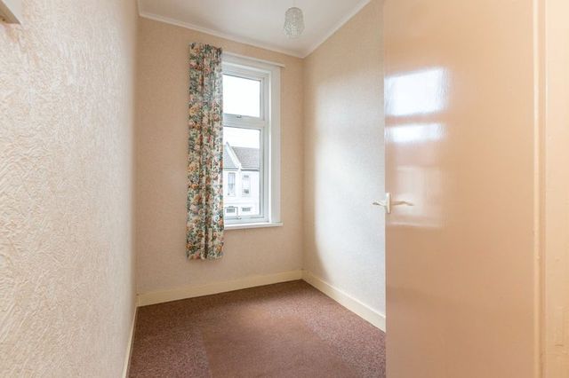  Image of 3 bedroom Terraced house for sale in South Avenue Southend-on-Sea SS2 at South Avenue  Southend-On-Sea, SS2 5JA