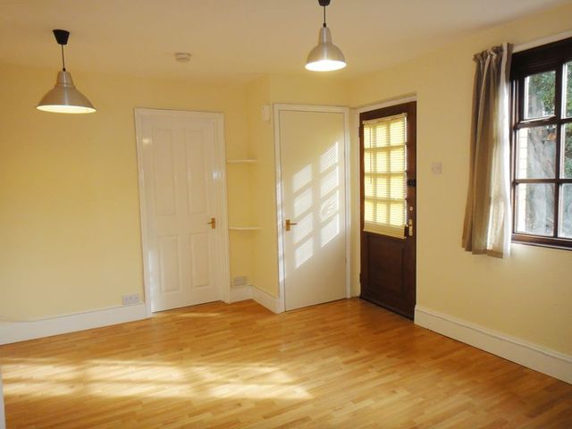  Image of 1 bedroom Flat to rent in South Street Walton Street BA16 at South Street Walton Street, BA16 9RY
