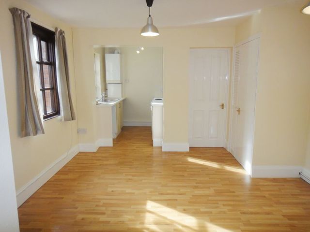  Image of 1 bedroom Flat to rent in South Street Walton Street BA16 at South Street Walton Street, BA16 9RY