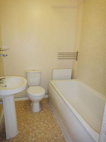  Image of 1 bedroom Flat to rent in South Street Walton Street BA16 at South Street Walton Street, BA16 9RY