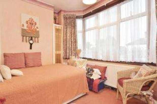  Image of 4 bedroom Semi-Detached house for sale in Broadwalk London E18 at South Woodford London South Woodford, E18 2DN