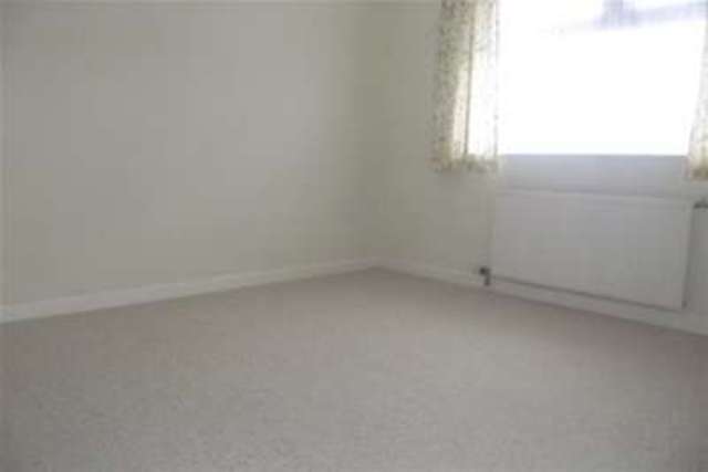  Image of 3 bedroom Bungalow to rent in Southfield Road Shepton Mallet BA4 at Shepton Mallet, BA4 5XG