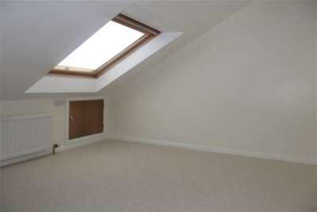  Image of 3 bedroom Bungalow to rent in Southfield Road Shepton Mallet BA4 at Shepton Mallet, BA4 5XG