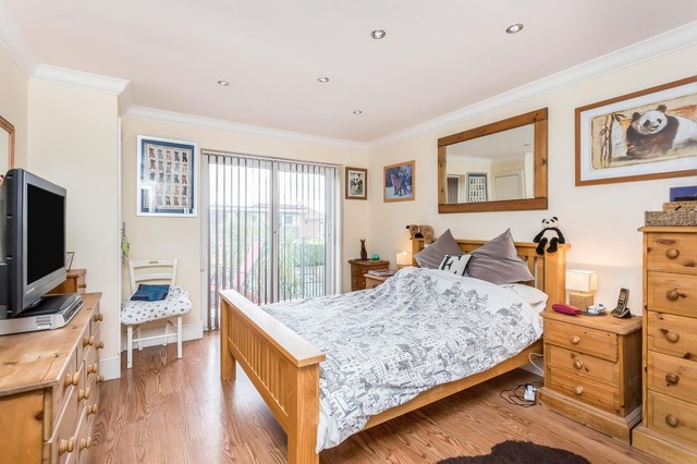  Image of 4 bedroom Terraced house for sale in Southwood Road Hayling Island PO11 at Southwood Road  Hayling Island, PO11 9QE