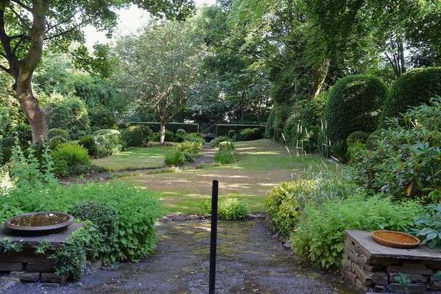  Image of 1 bedroom Flat for sale in Springfield Terrace Dewsbury WF13 at Springfield Terrace  Dewsbury, WF13 2JW