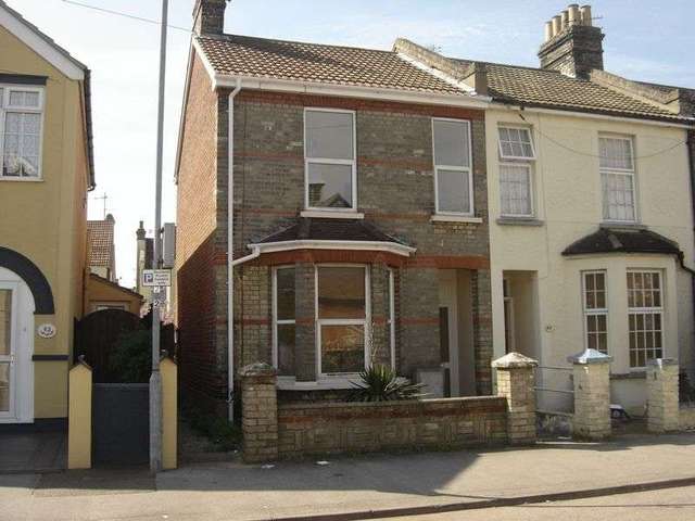  Image of 3 bedroom Terraced house to rent in St. Andrews Road Clacton-on-Sea CO15 at St Andrews Road  Clacton-On-Sea, CO15 3AP
