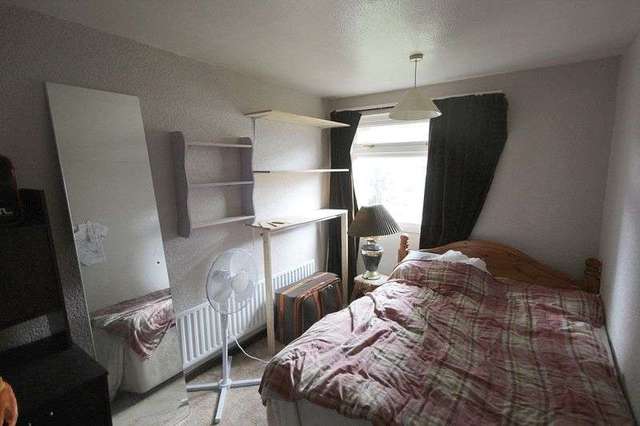  Image of 3 bedroom Terraced house for sale in Devon Road Luton LU2 at Devon Road  Luton, LU2 0RY