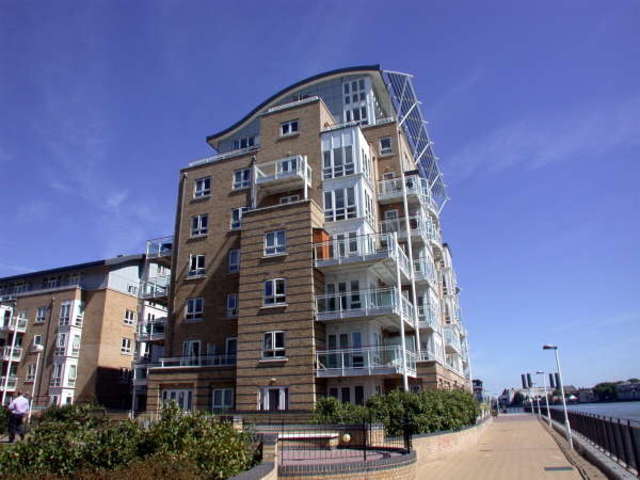  Image of 2 bedroom Flat to rent in St. Davids Square London E14 at Docklands, E14 3WB