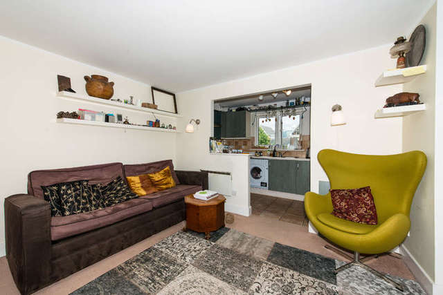  Image of 2 bedroom Flat to rent in St. Davids Square London E14 at Docklands, E14 3WB