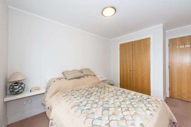  Image of 2 bedroom Flat to rent in St. Davids Square London E14 at Docklands, E14 3WB