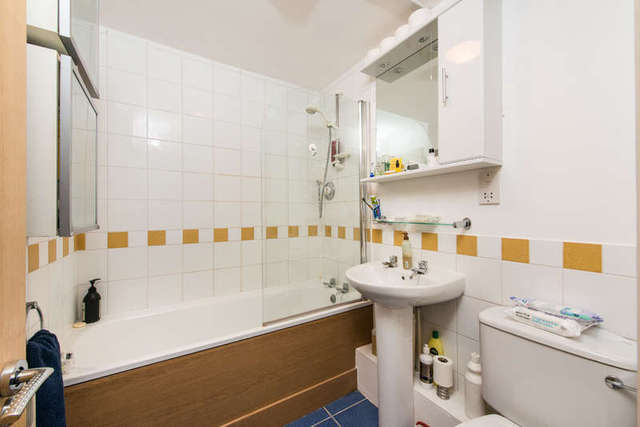  Image of 2 bedroom Flat to rent in St. Davids Square London E14 at Docklands, E14 3WB