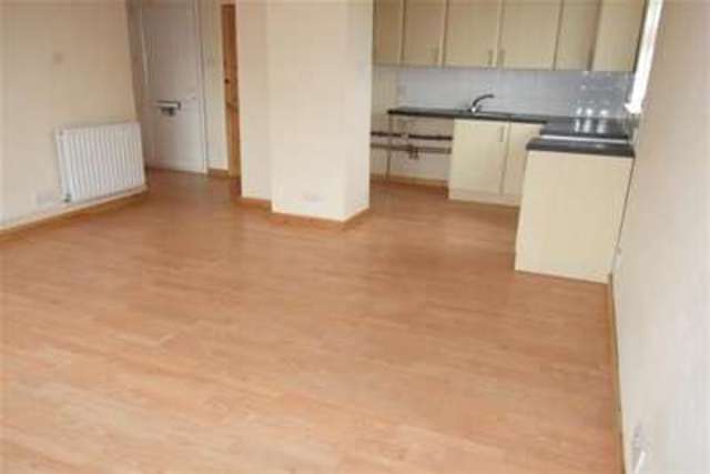  Image of 1 bedroom Flat to rent in Victoria Avenue Southend-on-Sea SS2 at Southend-on-Sea, SS2 6NF