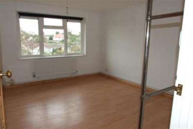  Image of 1 bedroom Flat to rent in Victoria Avenue Southend-on-Sea SS2 at Southend-on-Sea, SS2 6NF