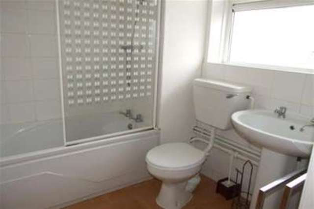  Image of 1 bedroom Flat to rent in Victoria Avenue Southend-on-Sea SS2 at Southend-on-Sea, SS2 6NF