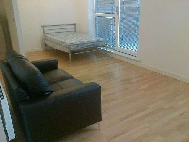  Image of Flat to rent in St. Marys Road Sheffield S2 at 79 St Marys Road  Sheffield, S2 4AU