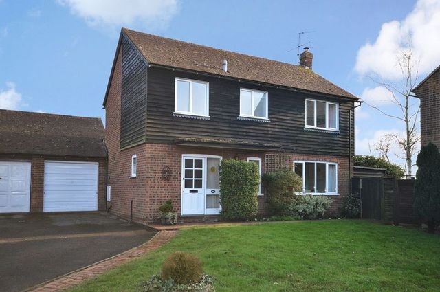  Image of 4 bedroom Detached house to rent in Ligo Avenue Stoke Mandeville Aylesbury HP22 at Ligo Avenue Stoke Mandeville Aylesbury, HP22 5TY