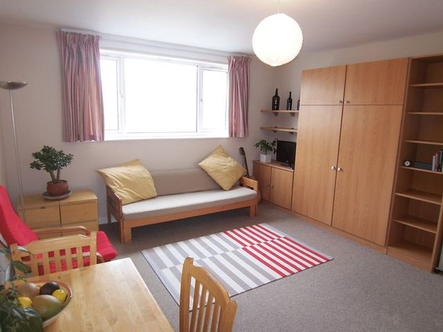  Image of Flat for sale in Farm Lane London SW6 at Farm Lane  London, SW6 1PS