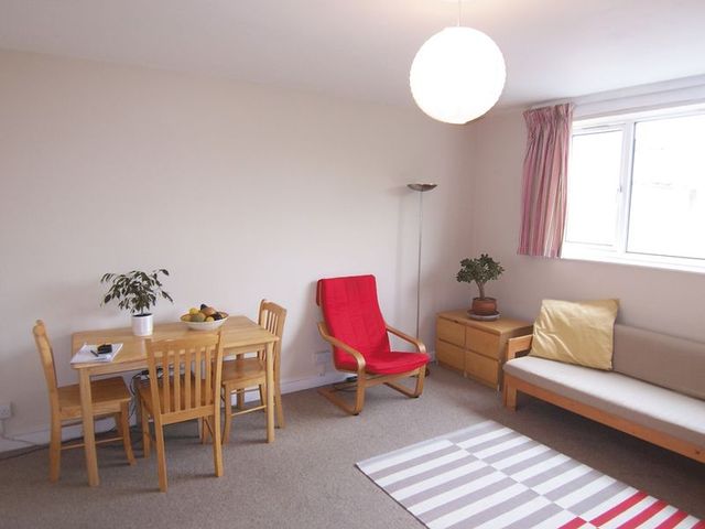  Image of Flat for sale in Farm Lane London SW6 at Farm Lane  London, SW6 1PS