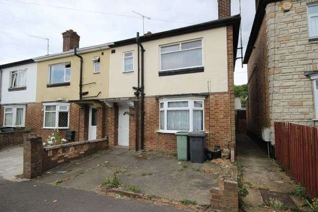  Image of 3 bedroom Detached house for sale in Summerfield Road Luton LU1 at Summerfield Road  Luton, LU1 1UH