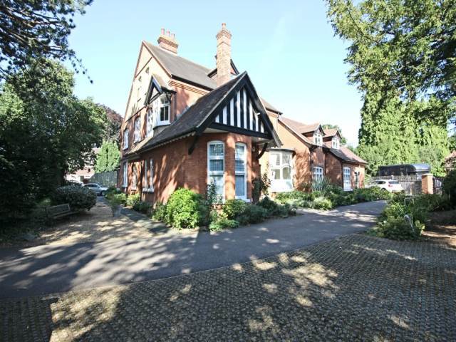  Image of 2 bedroom Apartment to rent in Althorp Road St. Albans AL1 at Althorp Road  St Albans, AL1 3PJ