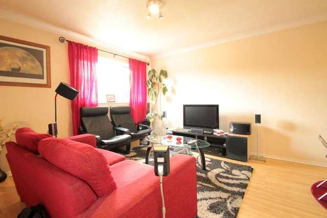  Image of Maisonette to rent in Sunkist Way Wallington SM6 at Wallington, SM6 9LQ