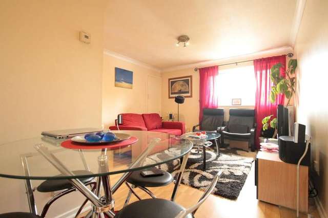  Image of Maisonette to rent in Sunkist Way Wallington SM6 at Wallington, SM6 9LQ
