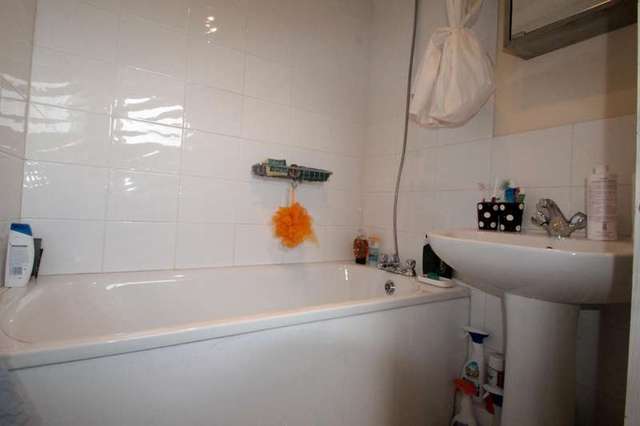  Image of Maisonette to rent in Sunkist Way Wallington SM6 at Wallington, SM6 9LQ