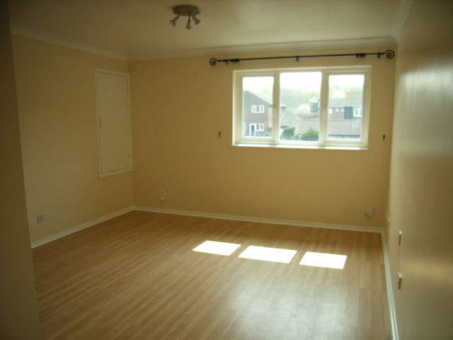  Image of Maisonette to rent in Sunkist Way Wallington SM6 at Wallington, SM6 9LQ