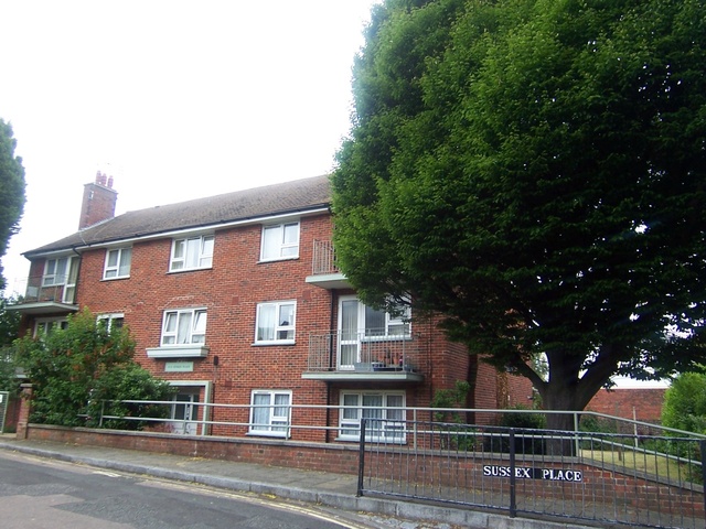  Image of 2 bedroom Apartment to rent in Sussex Place Southsea PO5 at Southsea, PO5 3EZ