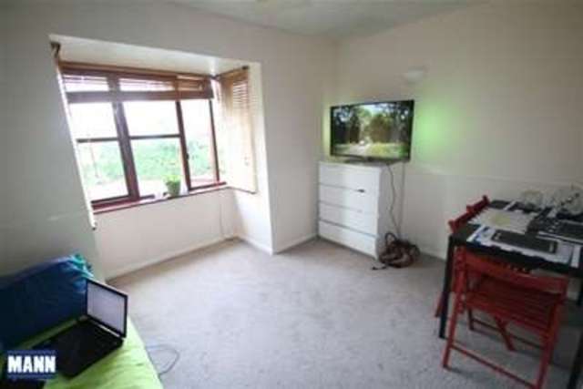  Image of 1 bedroom Flat to rent in Swallow Close Greenhithe DA9 at Greenhithe, DA9 9PT
