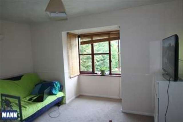  Image of 1 bedroom Flat to rent in Swallow Close Greenhithe DA9 at Greenhithe, DA9 9PT