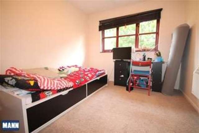  Image of 1 bedroom Flat to rent in Swallow Close Greenhithe DA9 at Greenhithe, DA9 9PT