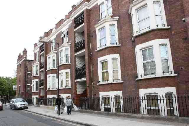  Image of 1 bedroom Flat to rent in Temple Dwellings Temple Street London E2 at Temple Street London Bethnal Green, E2 6QG