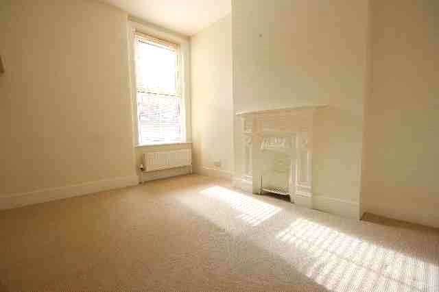  Image of 1 bedroom Flat to rent in Temple Dwellings Temple Street London E2 at Temple Street London Bethnal Green, E2 6QG