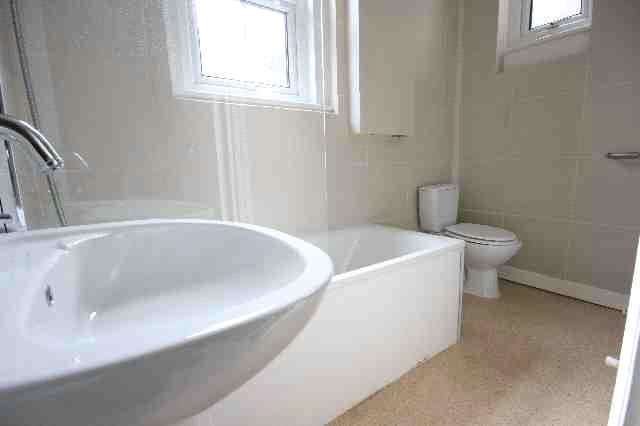  Image of 1 bedroom Flat to rent in Temple Dwellings Temple Street London E2 at Temple Street London Bethnal Green, E2 6QG