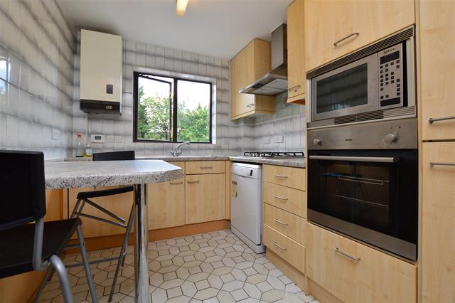  Image of 2 bedroom Property to rent in Bridge Lane London NW11 at Bridge Lane  Golders Green, NW11 9JU
